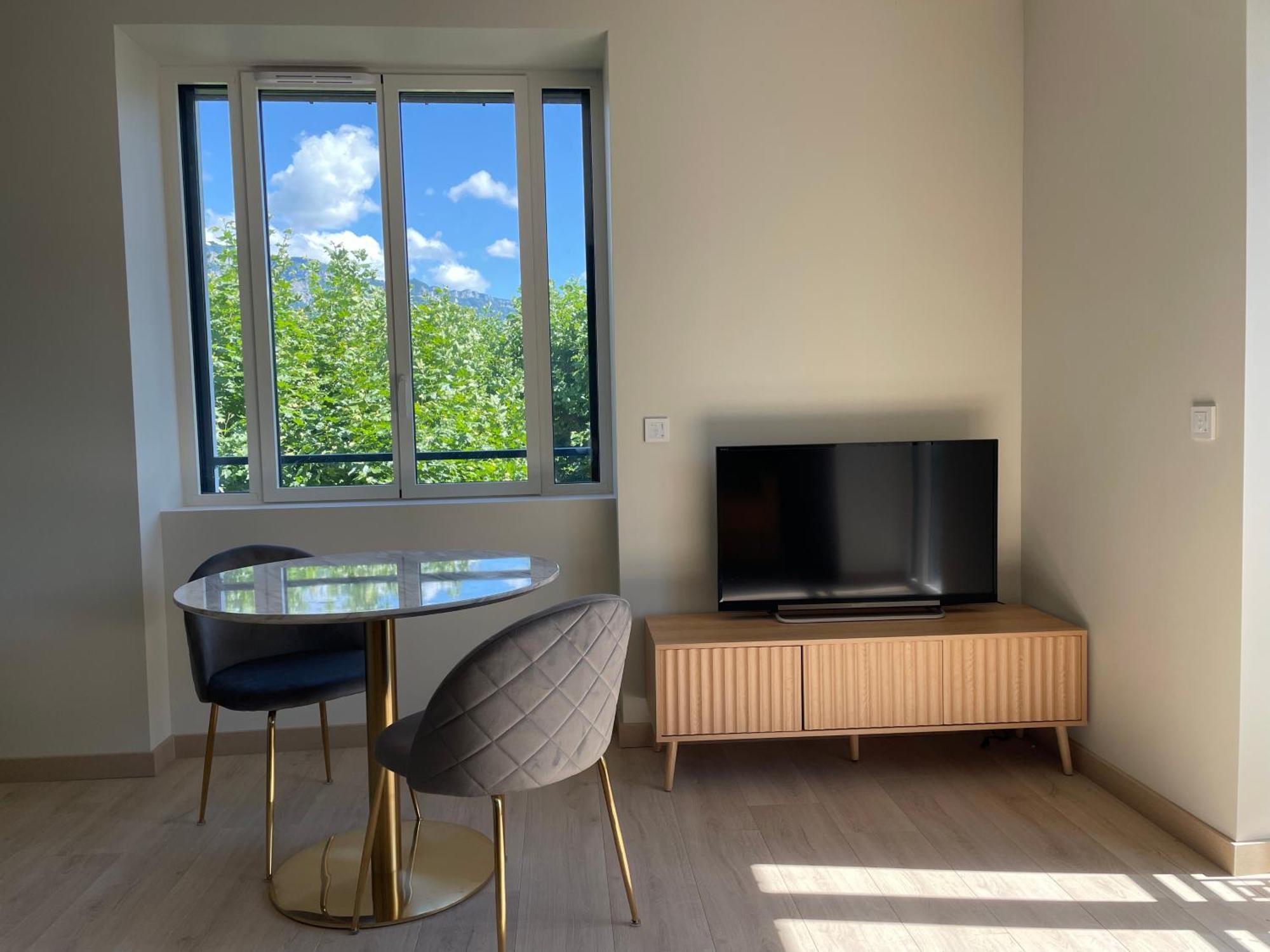 La Du Petit Port - & Apartment Aix-les-Bains