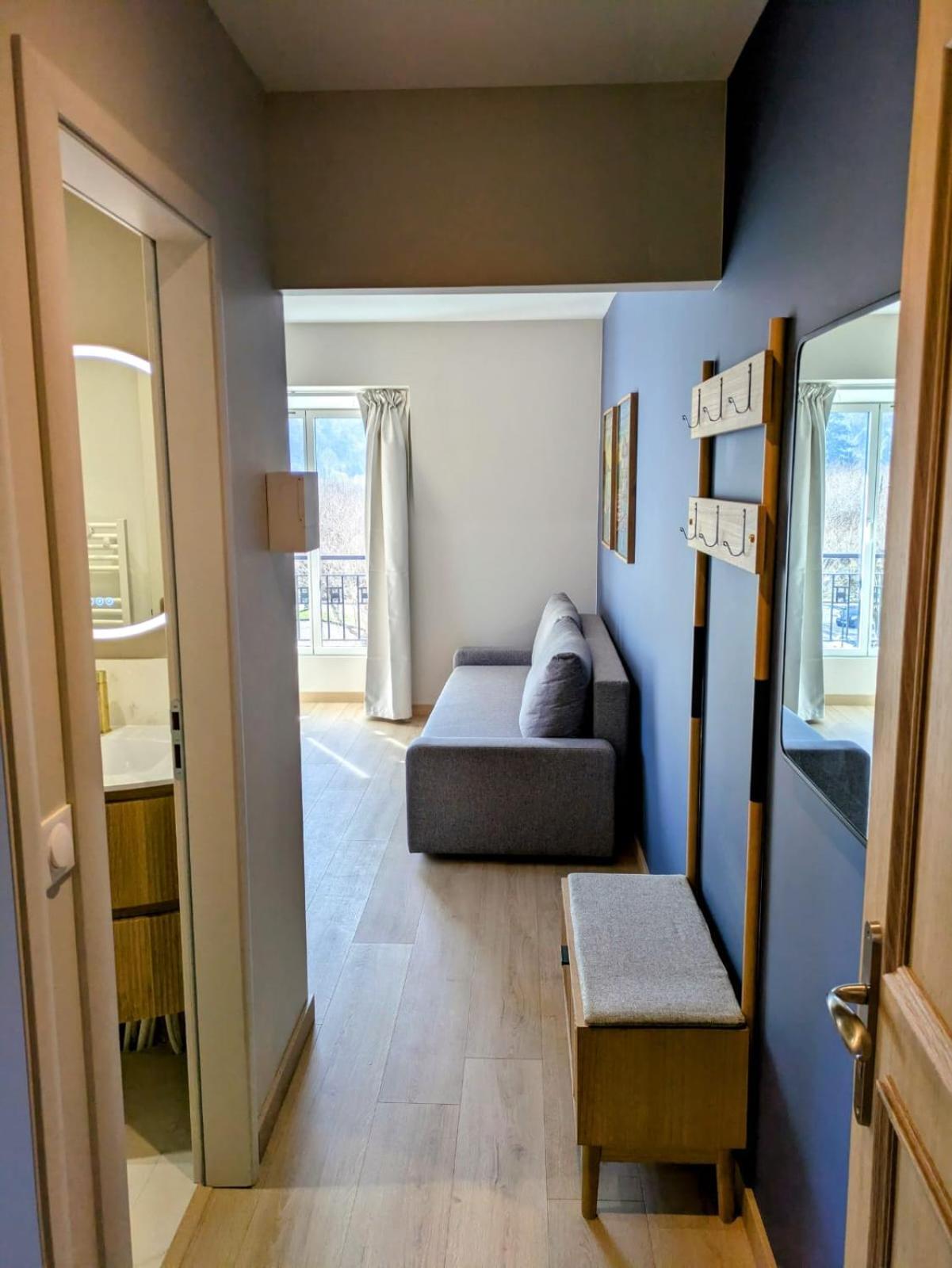 La Du Petit Port - & Apartment Aix-les-Bains