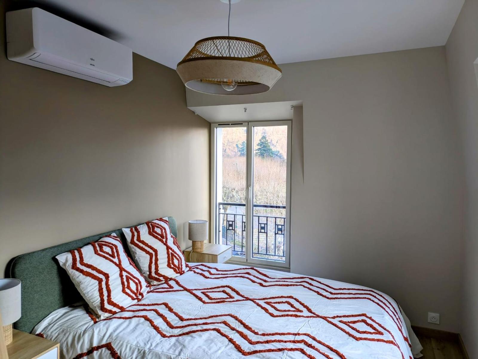 La Du Petit Port - & Appartement Aix-les-Bains